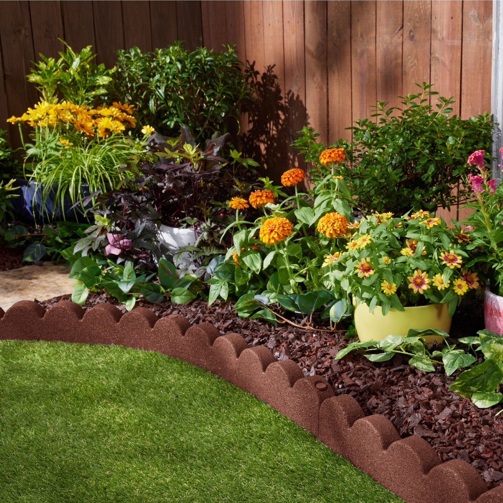 Rubber Edging Keeps the Garden Neat and Organized