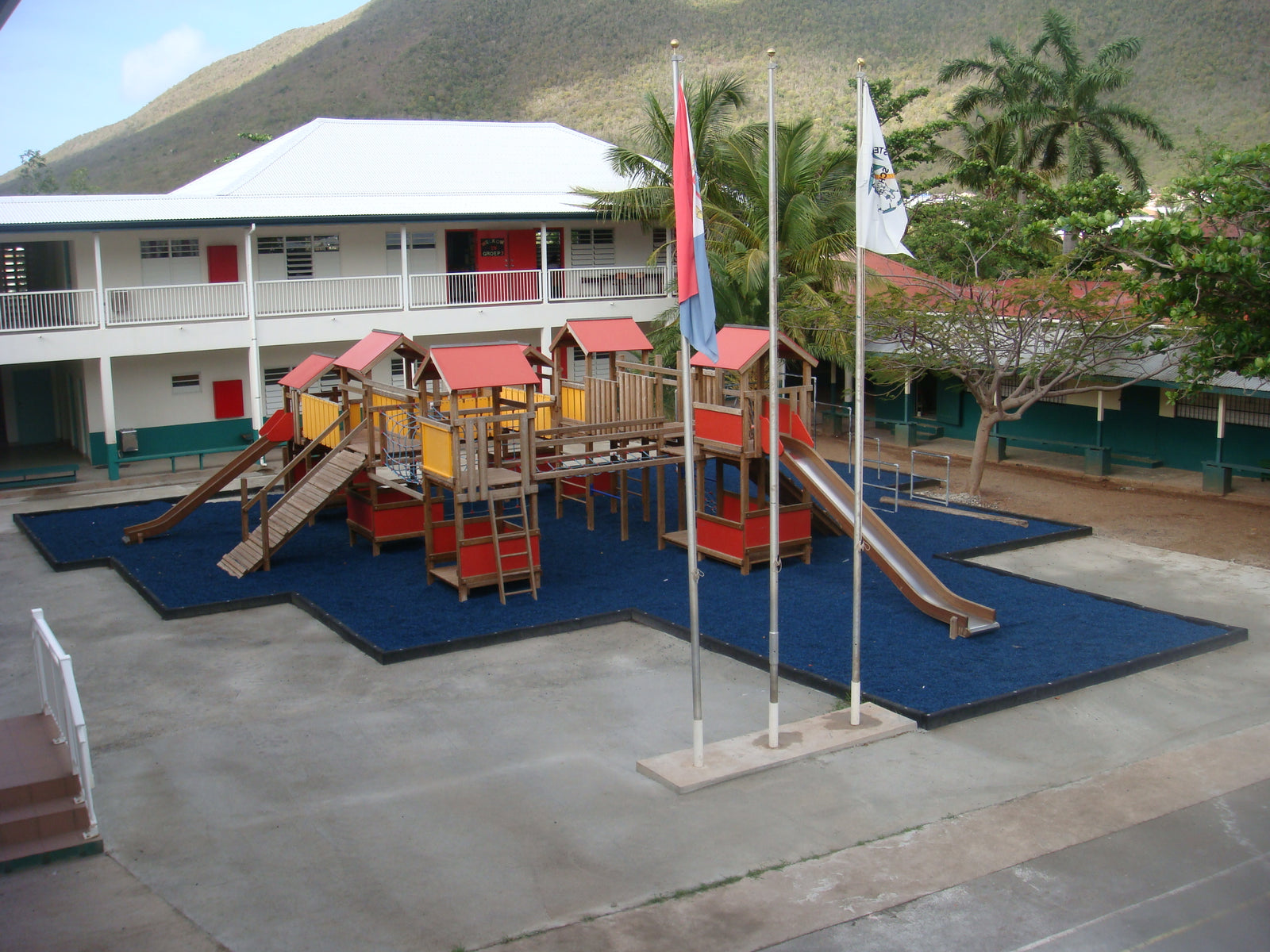 Why a Rubber Mulch Playground Beats a Wood Mulch Playground
