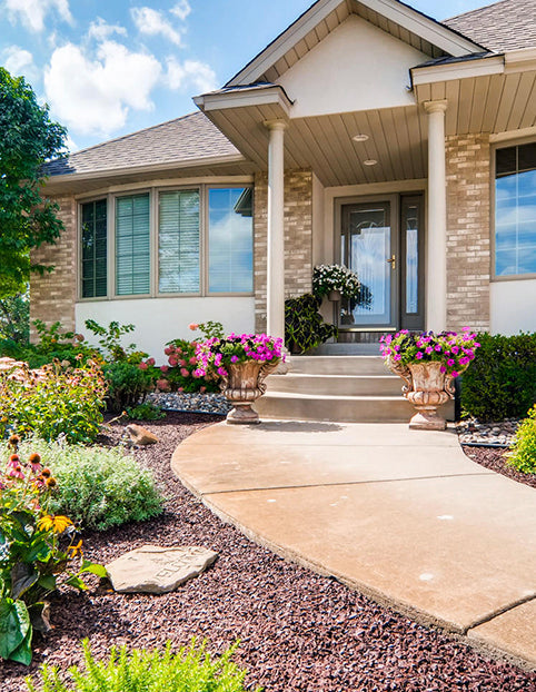 rubber mulch used for landscaping in a front yard garden