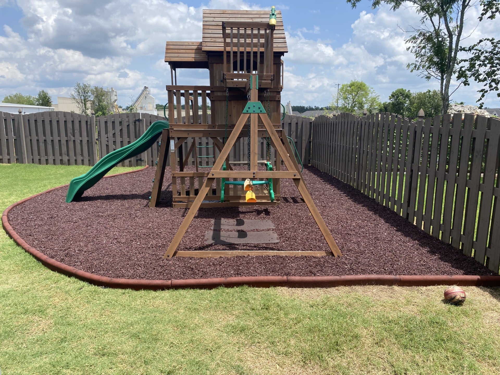 Backround of Rubber Mulch - RubberMulch.com