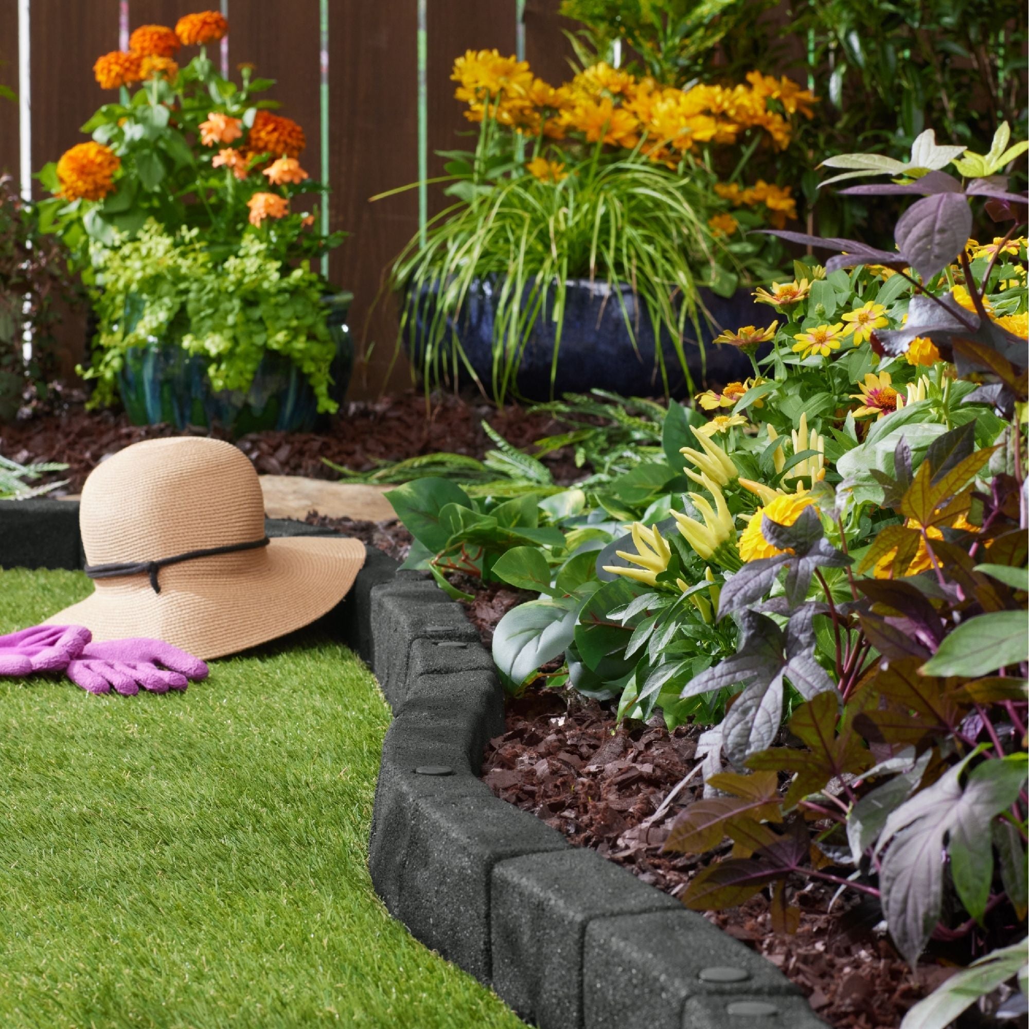 Rubble Border Cobblestone SmartLoc Rubber Border - RubberMulch.com
